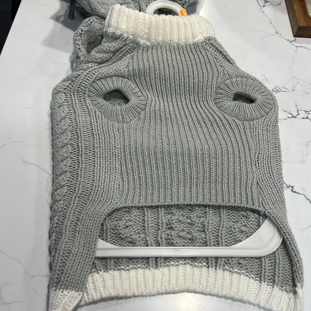 Dog sweater and hat - Picture 3 of 3